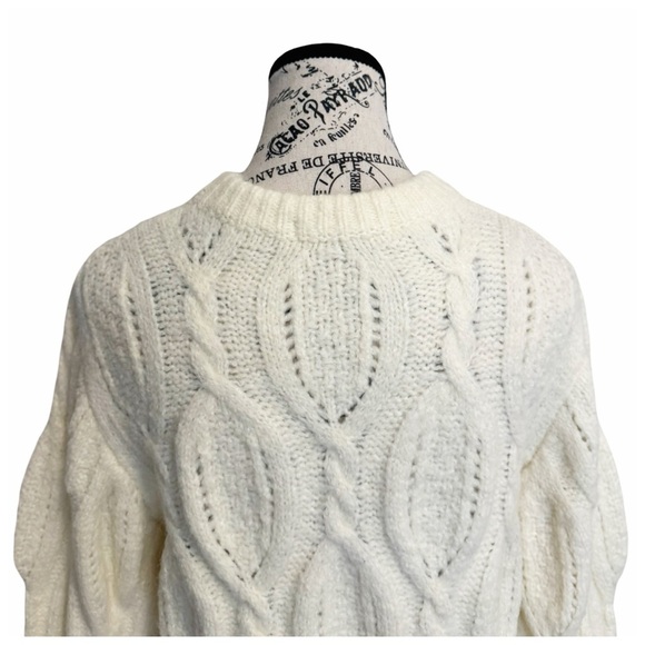 Boundary & Co. Crewneck Cable Knit Sweater. White. Medium - Picture 9 of 11